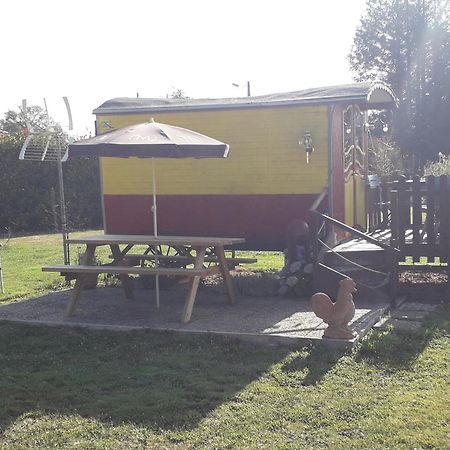 Le Pick Up 403 Vintage Hotel Oradour-sur-Glane Bagian luar foto
