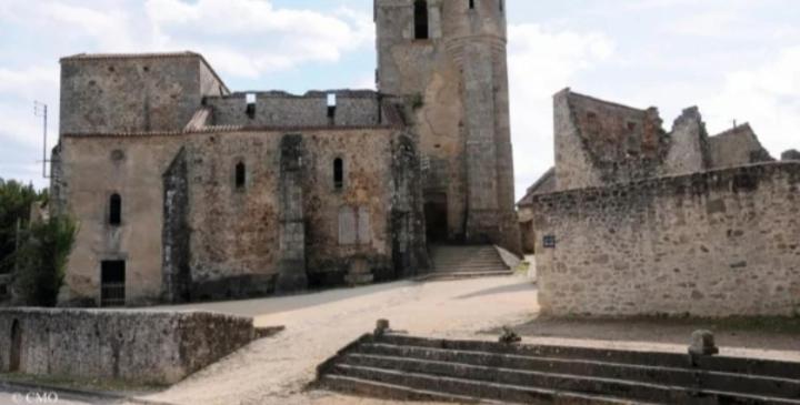 Le Pick Up 403 Vintage Hotel Oradour-sur-Glane Bagian luar foto