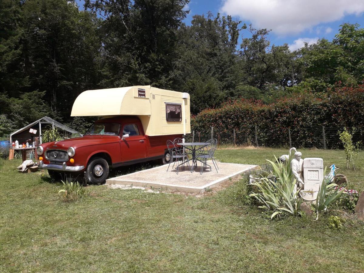 Le Pick Up 403 Vintage Hotel Oradour-sur-Glane Bagian luar foto