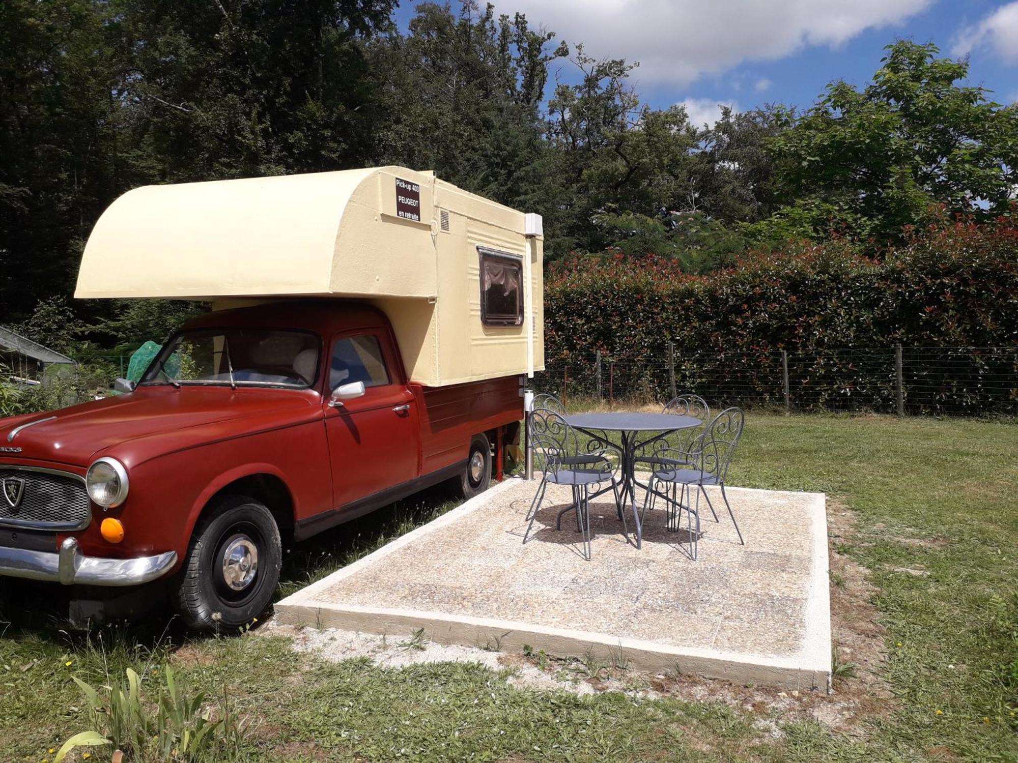 Le Pick Up 403 Vintage Hotel Oradour-sur-Glane Bagian luar foto