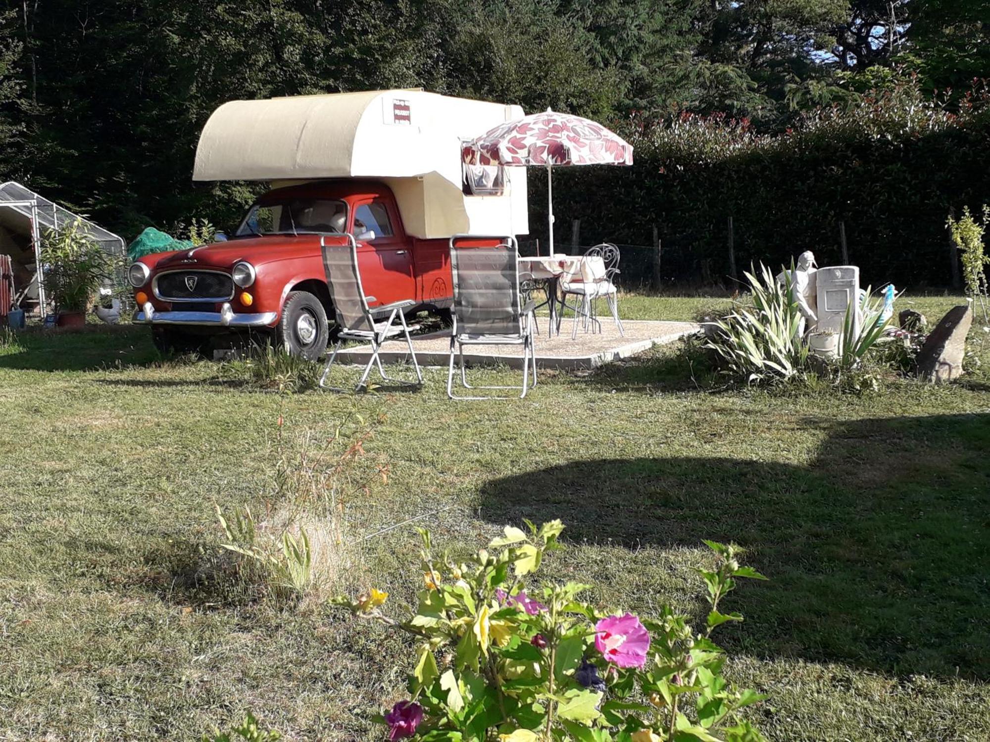 Le Pick Up 403 Vintage Hotel Oradour-sur-Glane Bagian luar foto